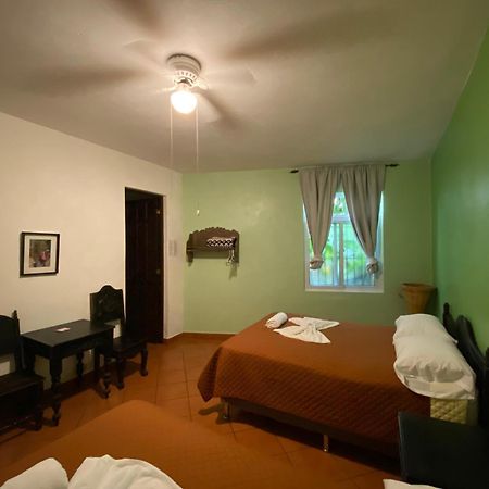 Mikaso Hotel San Pedro La Laguna Quarto foto