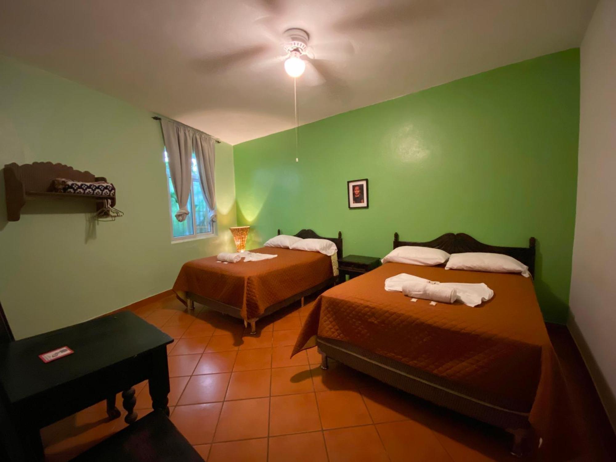 Mikaso Hotel San Pedro La Laguna Quarto foto